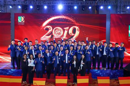 2019年3月，紅古軒榮升為中山市家具商會永遠(yuǎn)名譽會長單位